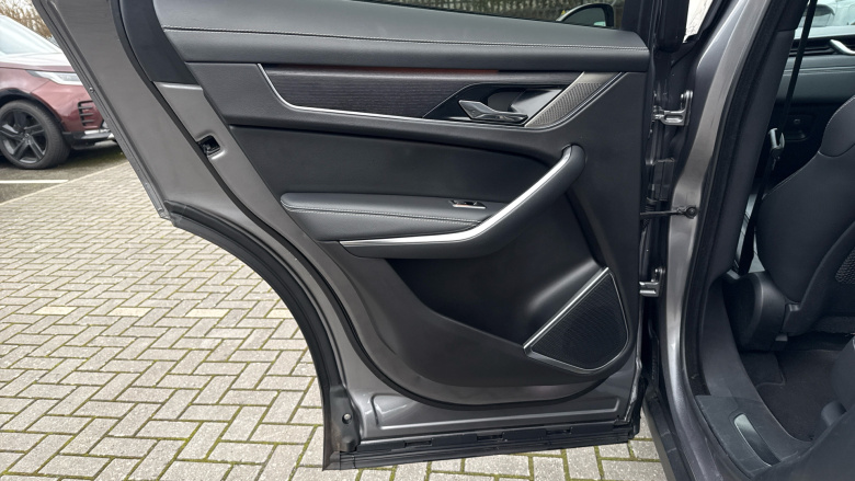 Jaguar F-Pace 2.0 D200 R-Dynamic Black 5dr Auto AWD Diesel Estate